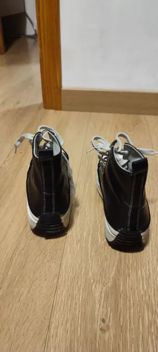 Botines altos mujer negros y blancos