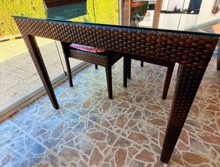 Mesa y 4 sillas de Ratan  con cristal