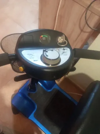 Escúter eléctrico Sterling azul