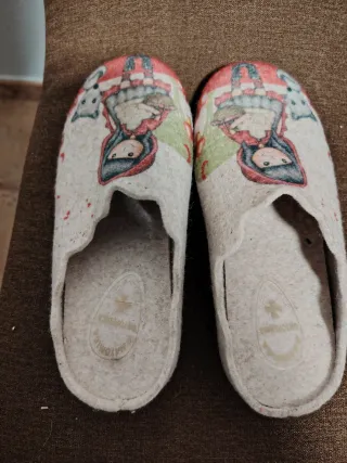 Zapatillas Caperucita Roja y Lobo