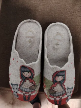 Zapatillas Caperucita Roja y Lobo