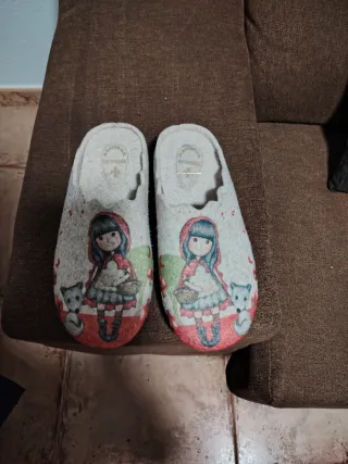 Zapatillas Caperucita Roja y Lobo