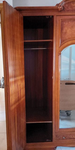 Armario Luis XV-Raiz Nogal-Marqueteria-Alto 220cm.