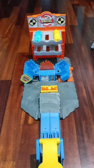 Hot Wheels Monster Trucks Lanzadera Obstáculos