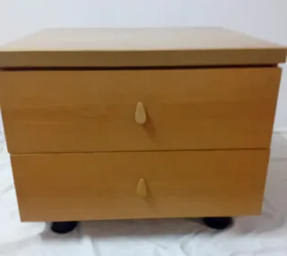 Dos mesitas de noche de madera de roble