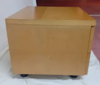 Dos mesitas de noche de madera de roble