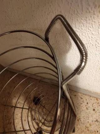 Cesta de acero inoxidable con ruedas