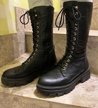 Botas altas negras con cordones