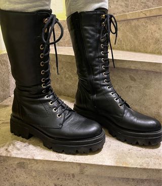 Botas altas negras con cordones