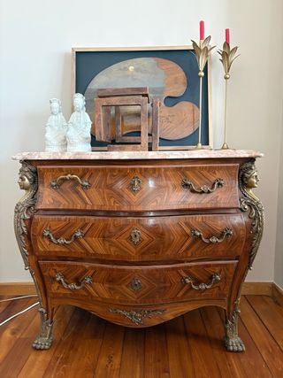 Cómoda francesa antigua de madera