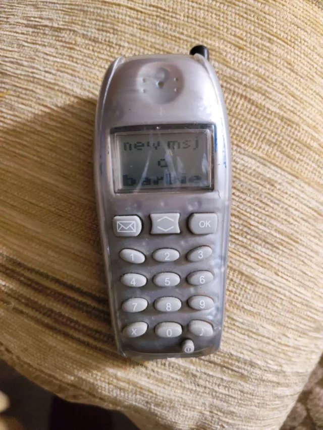 Teléfono Barbie Vintage Años 2000 Gris