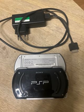 PSP Go Sony Negra + Cargador