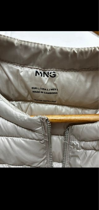 Anorak acolchado corto color crudo