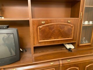 Mueble de salón madera y cristal