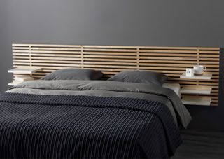 Cabecero de madera Ikea con estantes