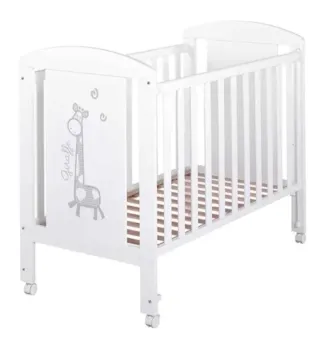 Cuna blanca con dibujo jirafa (precio negociable)