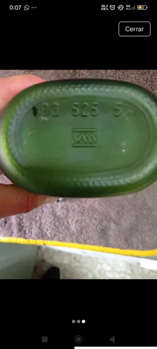 Botella antigua de vidrio verde