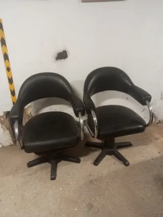2 Sillas de peluquero  Negras Giratorias