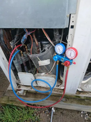 Instalador aire acondicionado y carga de gas...