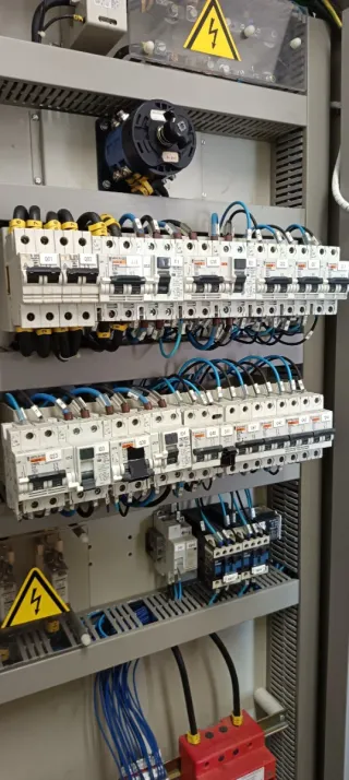 Instalador aire acondicionado y carga de gas...