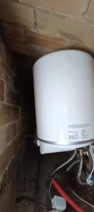 Instalador aire acondicionado y carga de gas...