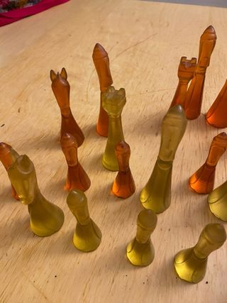 Ajedrez Vintage Resina Naranja y Amarillo