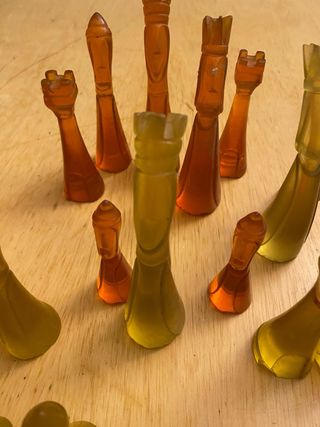 Ajedrez Vintage Resina Naranja y Amarillo