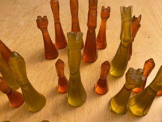 Ajedrez Vintage Resina Naranja y Amarillo