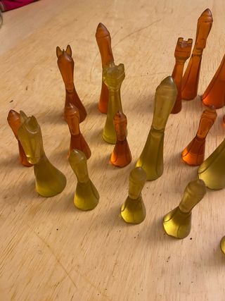 Ajedrez Vintage Resina Naranja y Amarillo