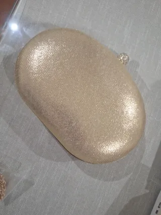 Bolso de fiesta dorado con pedrería