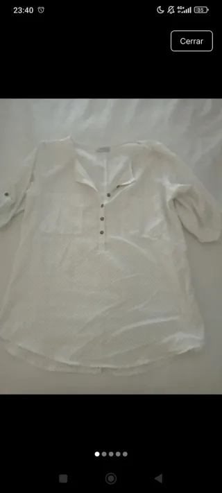 Camisa blanca con puntos