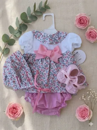 Conjunto de bebé floral rosa y blanco