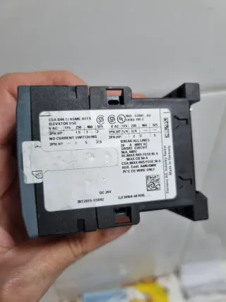 Contactores Siemens SIRIUS 3RT2015-1BB42 24Vdc