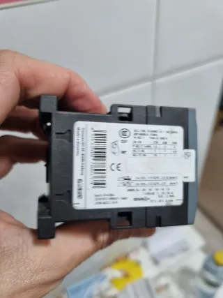 Contactores Siemens SIRIUS 3RT2015-1BB42 24Vdc