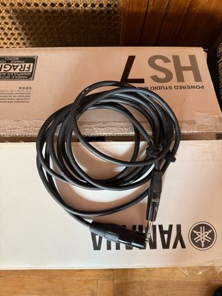 Monitores Yamaha HS7 + Cables + Cajas Originales