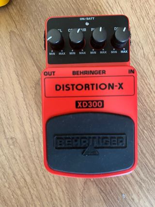 Lote de tres pedales Behringer