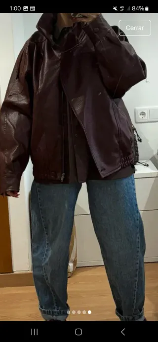 Cazadora efecto piel burdeos