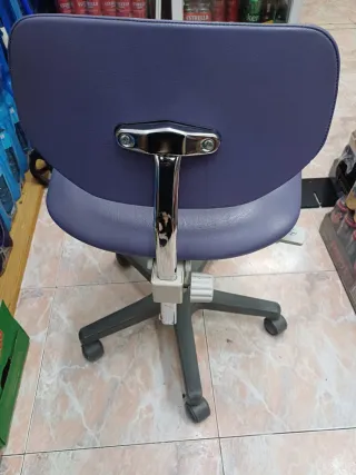Silla de oficina ergonómica azul