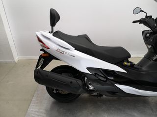 SUZUKI BURGMAN 400 2018 17440 kms.