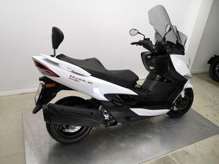 SUZUKI BURGMAN 400 2018 17440 kms.