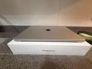 MacBook Pro 16 24GB RAM 512GB SSD