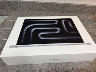 MacBook Pro 16 24GB RAM 512GB SSD