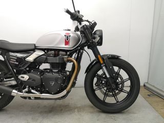TRIUMPH SPEED TWIN 900 2025 1571 kms.