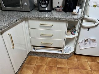 Taquillas de cocina y encimera de mármol