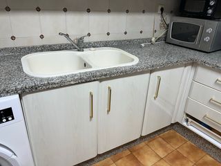 Taquillas de cocina y encimera de mármol