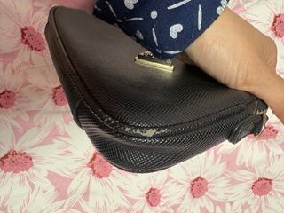 Neceser o Bolso pequeño GUESS