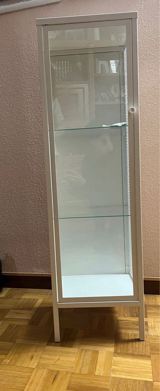 Vitrina de cristal y metal