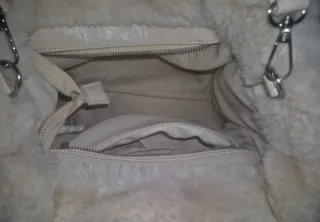 Bolso pelo sintético beige