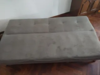 Sofá cama gris de tela