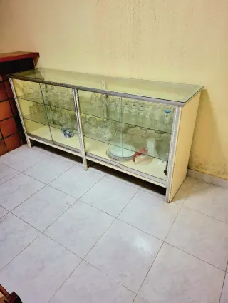 Urge Vitrina expositora cristal y metal